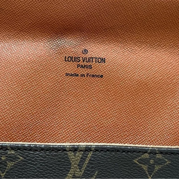 Louis Vuitton
with Tan Leather Strap
Musette Tango Short Shoulder Bag Brown
🤎🤎🤎 - Picture 3 of 13